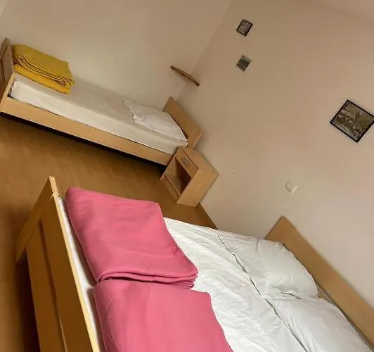 格特迪拉瑞赛尼度假屋 * 格尔蒙特维勒阿瓦尔